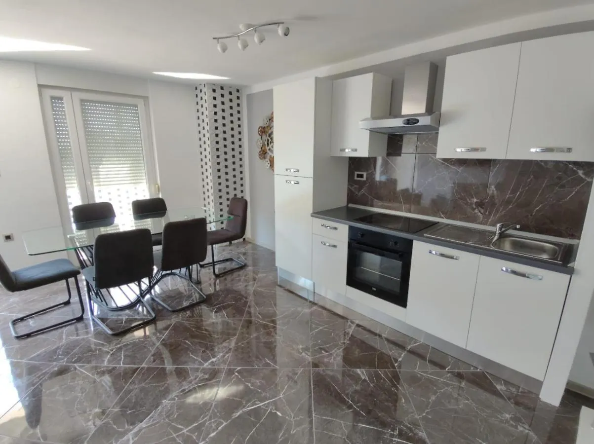 Modern Apartment Ana Rovinj 0*,